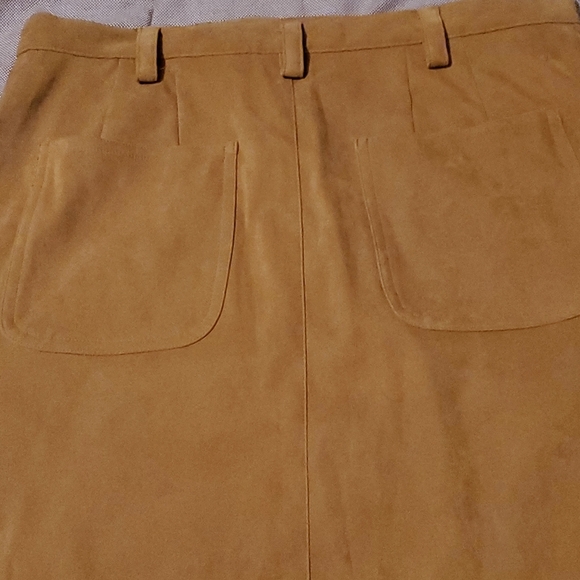 CRAZY HORSE A LIZ CLAIBORNE WOMENS SKIRT SIZE 8 Tan Suede Feel - Picture 8 of 11